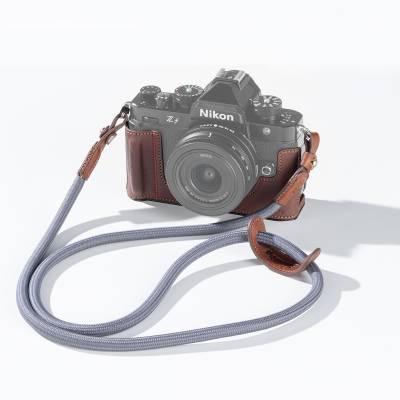Кожаный чехол SmallRig для Nikon Z f (Коричневый) 5096 Кожаный чехол SmallRig для Nikon Z f (Коричневый) 5096