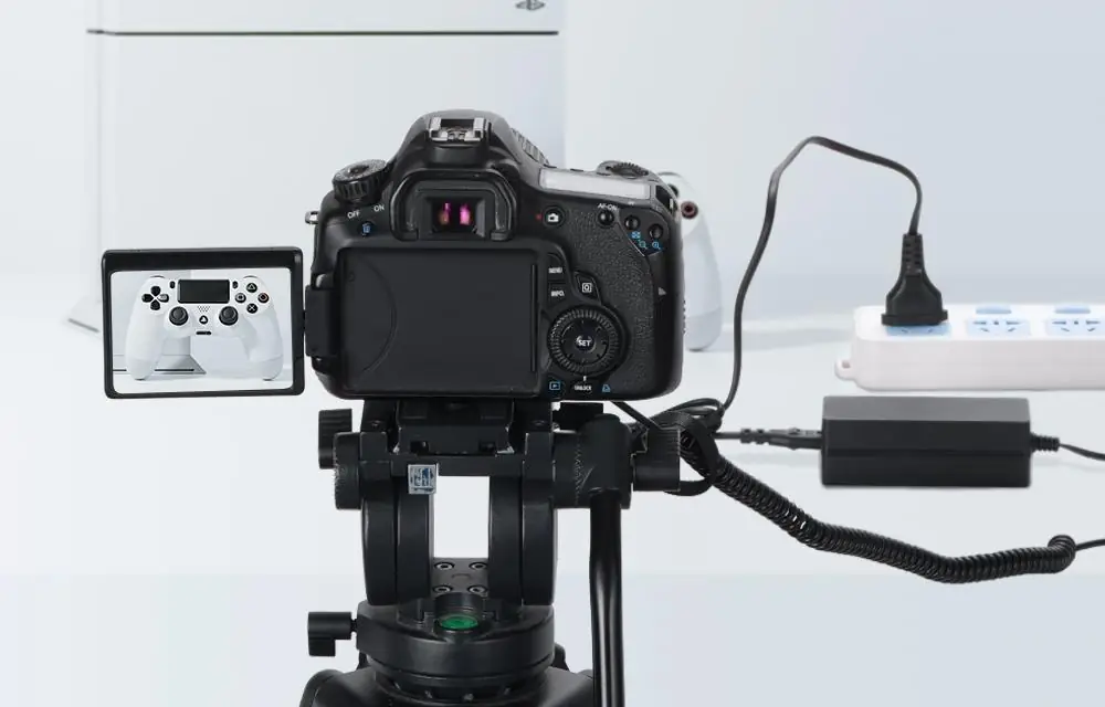 Canon на штативе работает от сети через адаптер ACK-E17M с пустышкой LP-E17