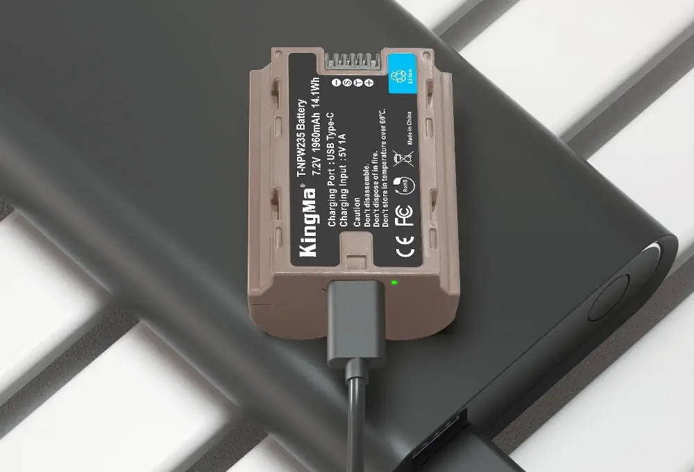 Аккумулятор Kingma NP-W235 Type-C заряжается по USB-C от павербанка