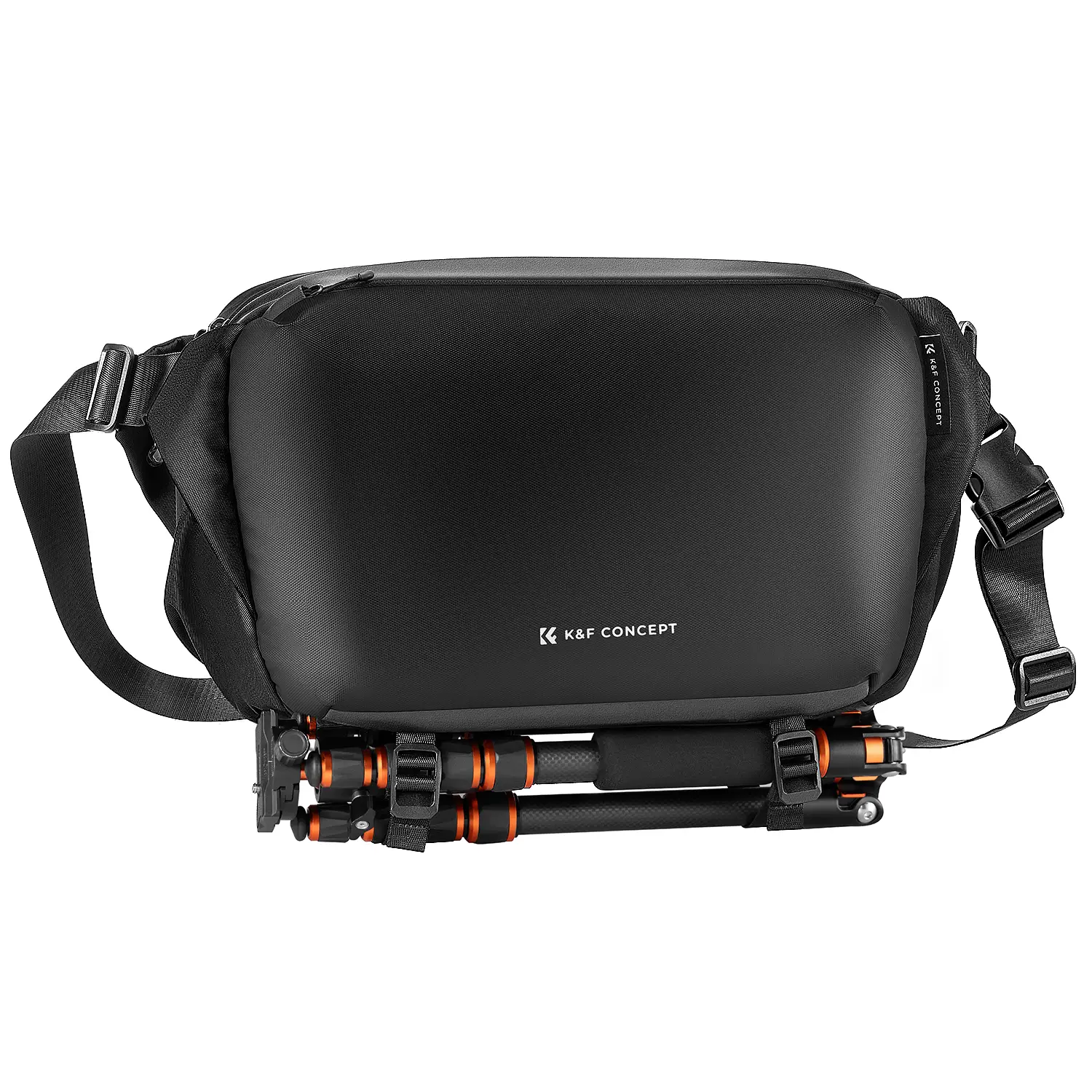 Штатив, закреплённый снизу фотосумки K&F Alpha Sling 12L