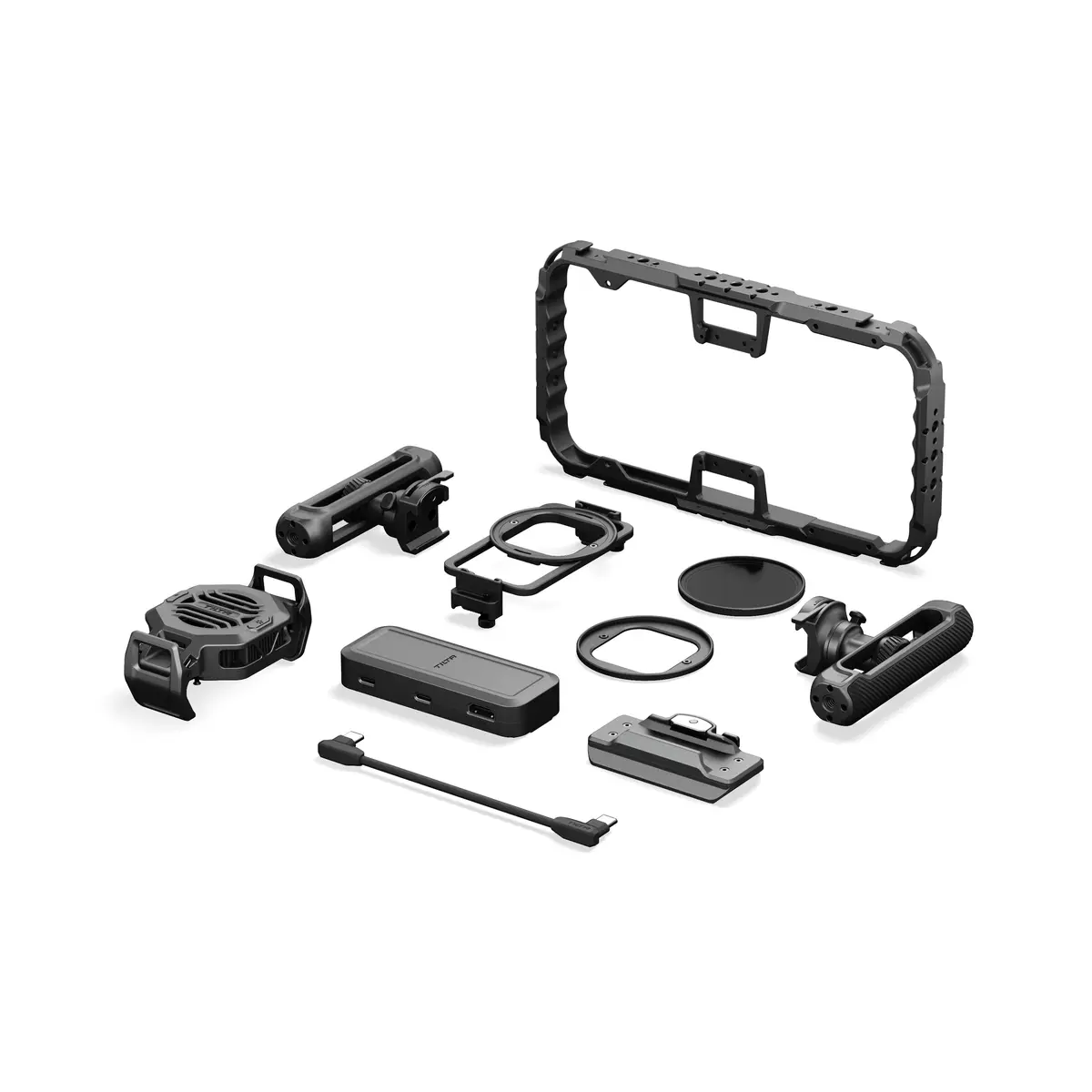 Состав комплекта Ultimate Kit: клетка с охлаждением, USB-C хаб, ручки, фильтры и адаптеры на белом фоне