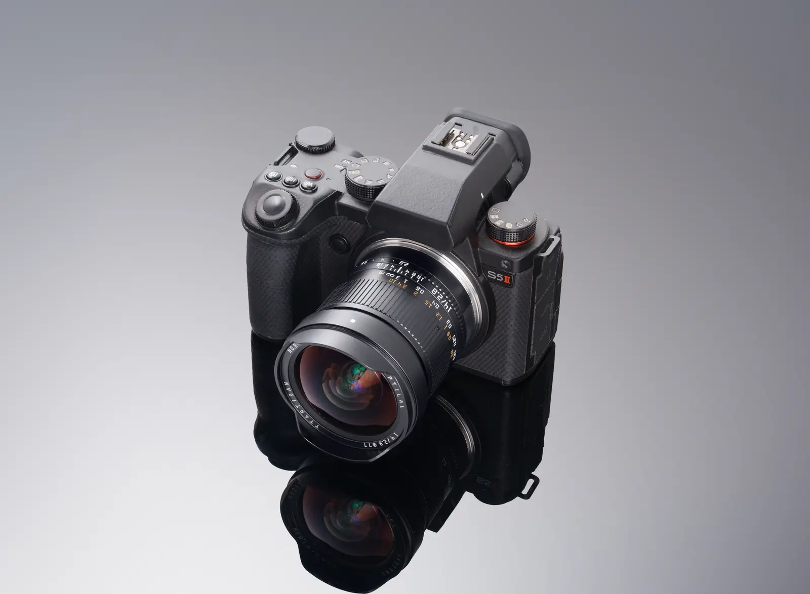 Объектив TTArtisan 14 мм F2.8 ASPH на камере Panasonic Lumix S5 II — общий вид