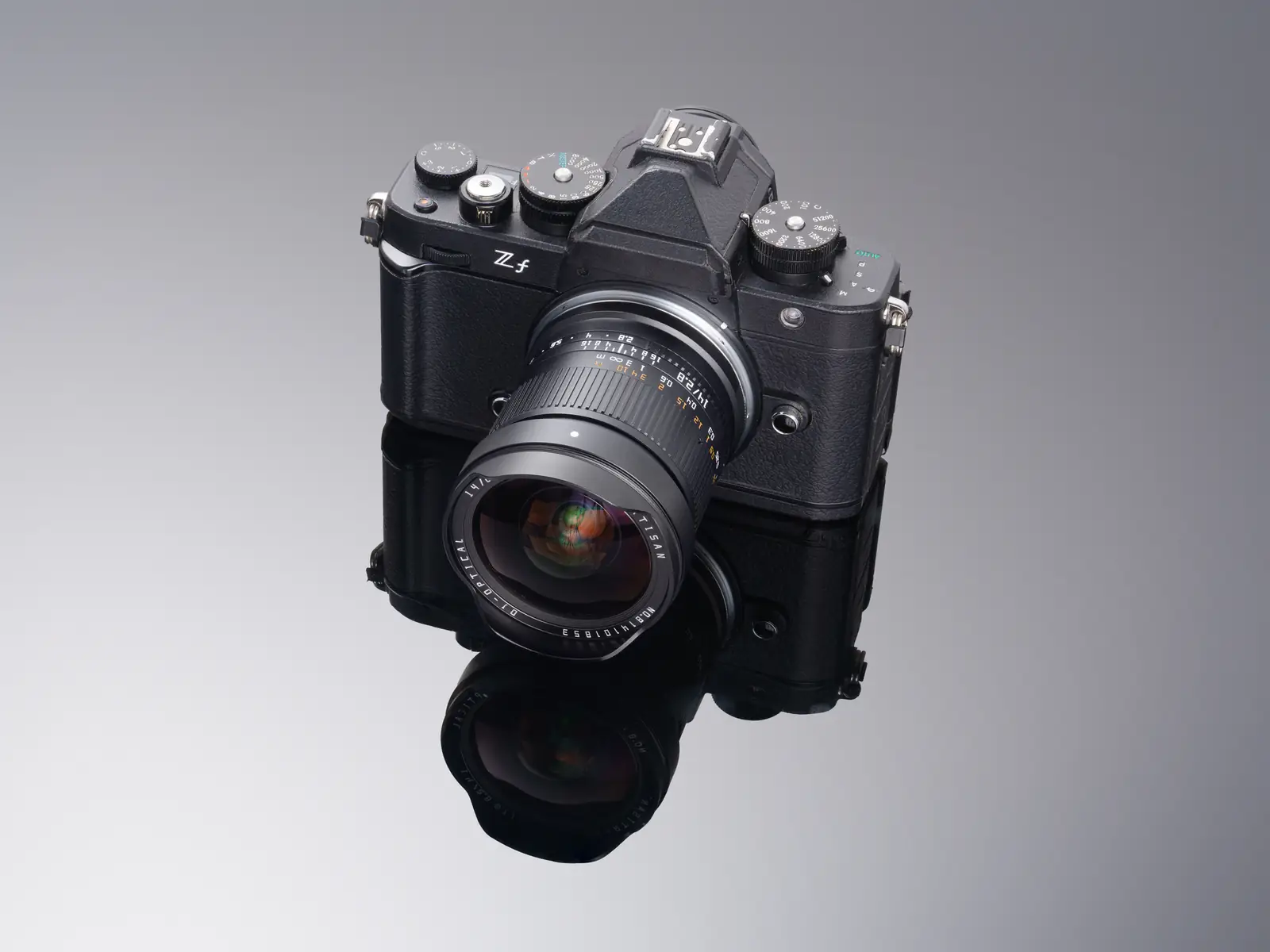 Объектив TTArtisan 14 мм F2.8 ASPH на камере Nikon Zf — общий вид