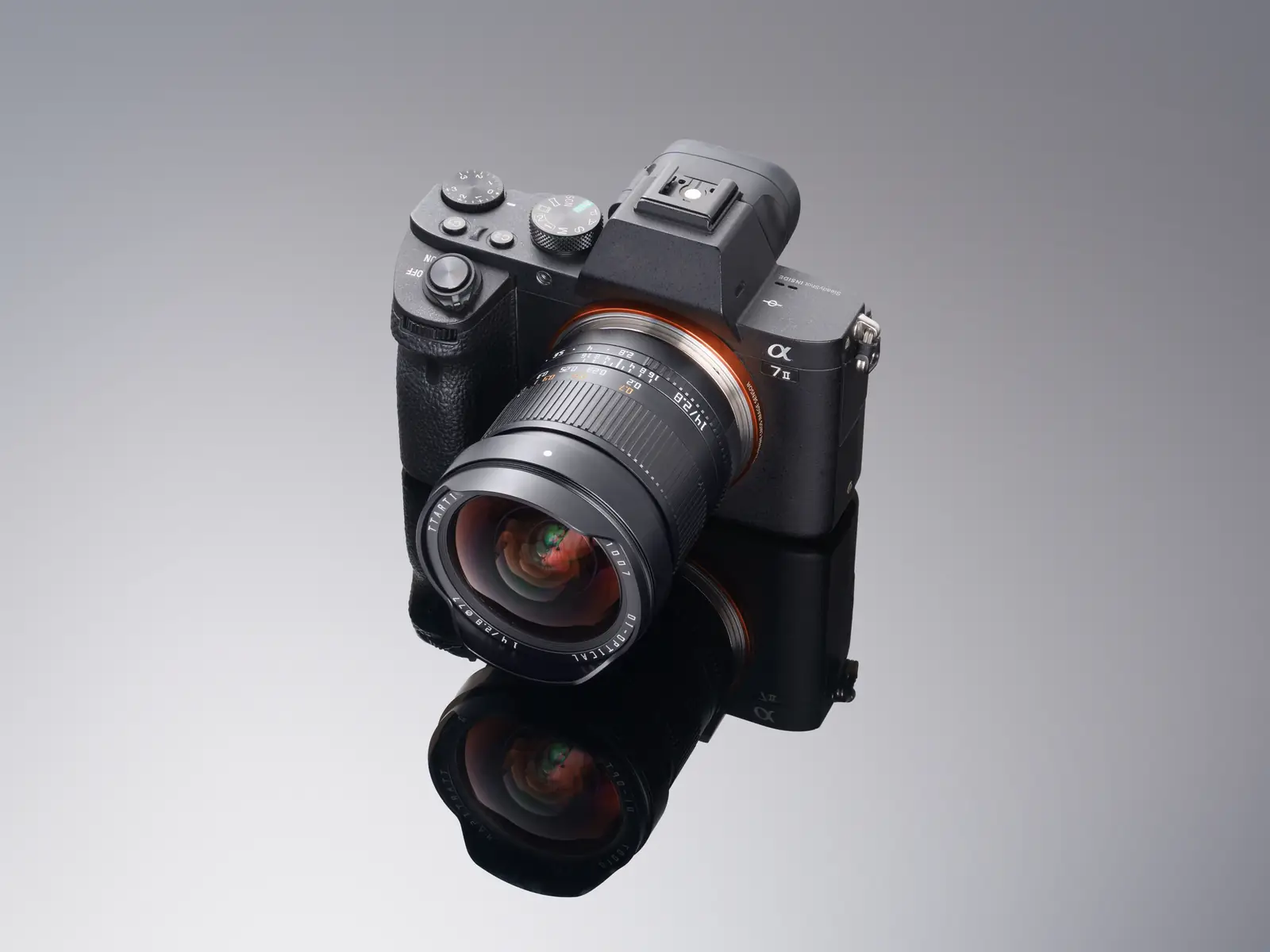 Объектив TTArtisan 14 мм F2.8 ASPH на камере Sony A7 II — общий вид