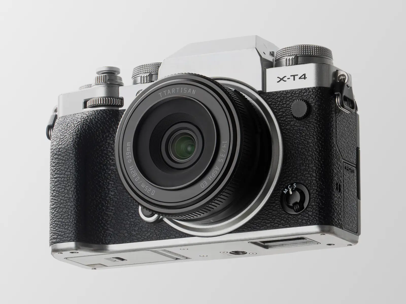 Объектив TTArtisan AF 14 мм F3.5 на камере Fujifilm X-T4 — общий вид