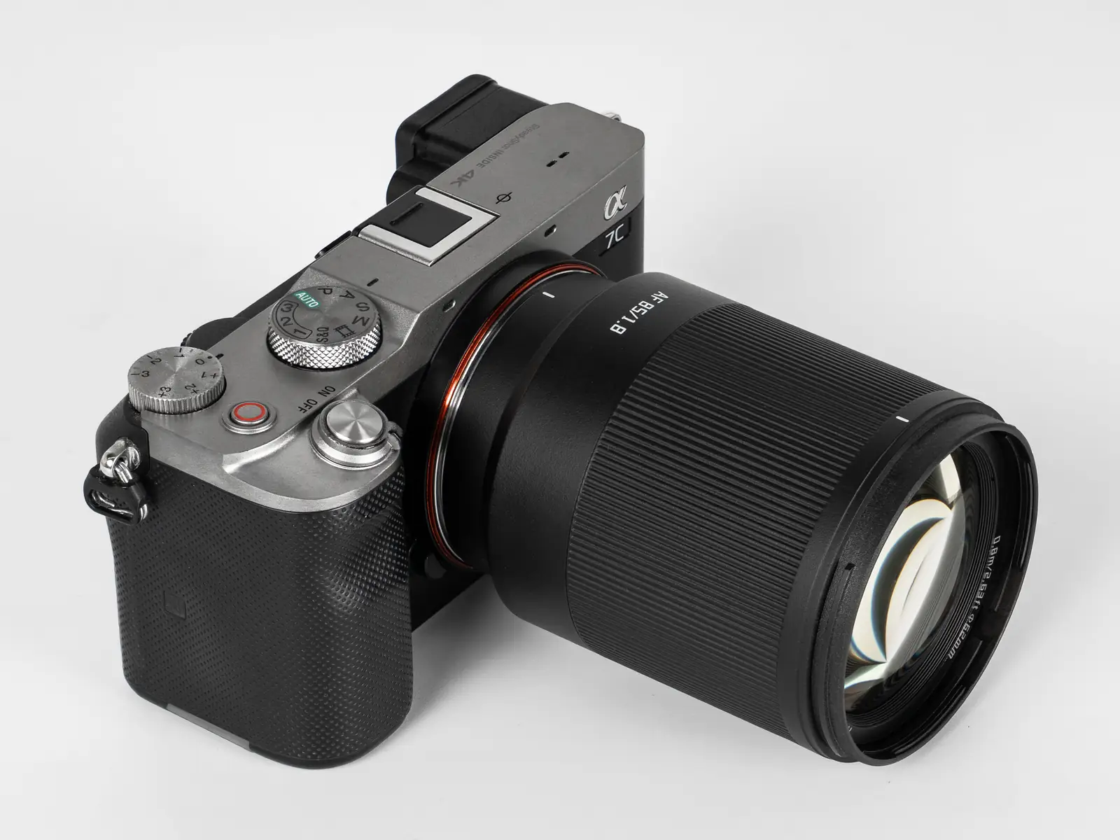 Объектив TTArtisan AF 85 мм F1.8 Neo на камере Sony A7C — общий вид