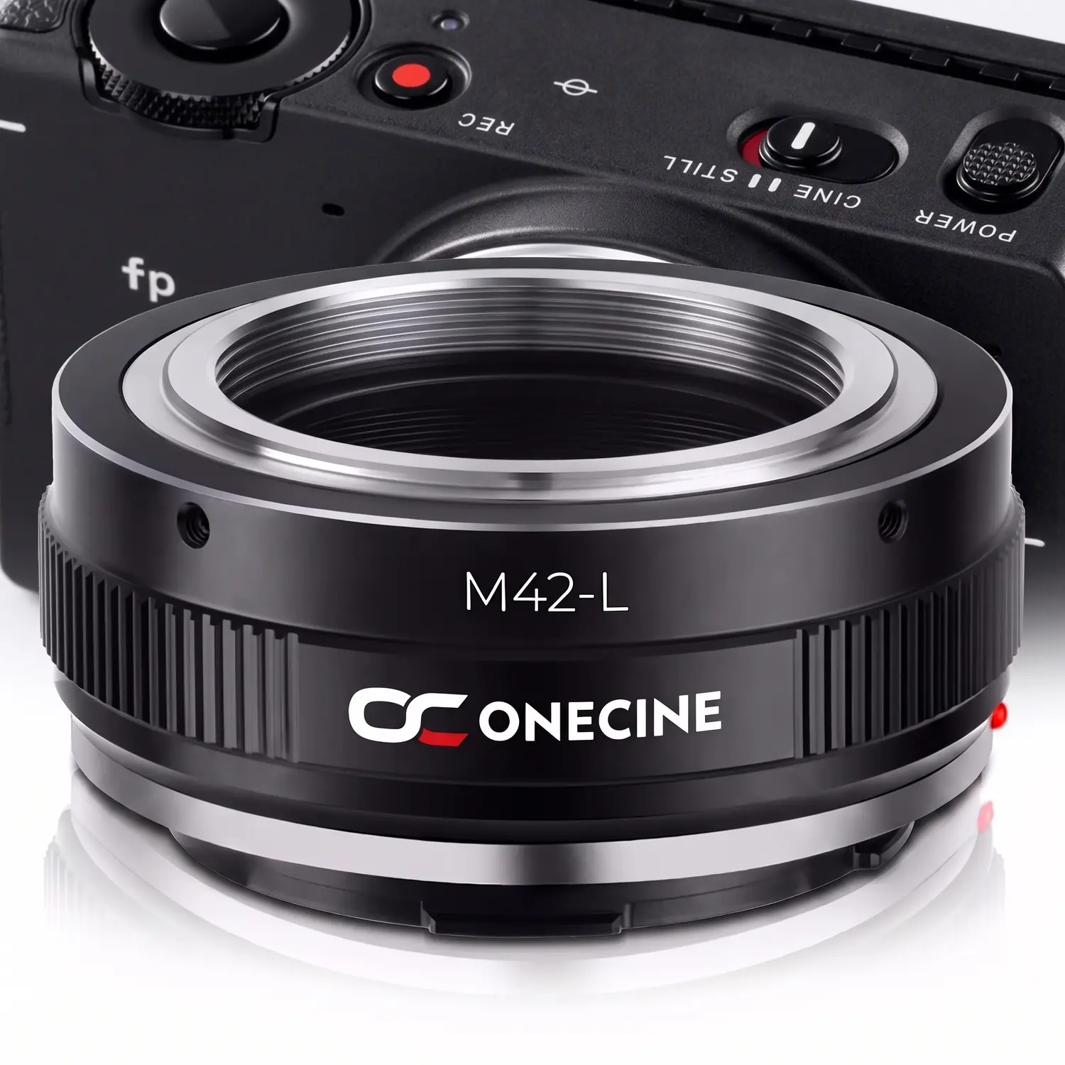 Переходное кольцо OneCine M42-L установлено на камеру Sigma fp с байонетом L-Mount