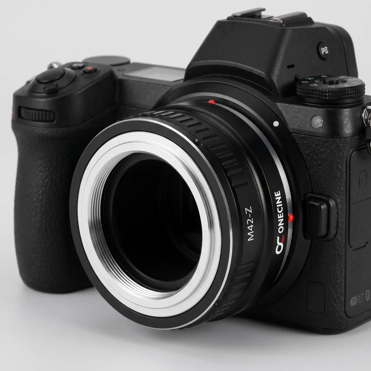 Переходное кольцо OneCine M42-Z установлено на камеру Nikon Z с байонетом Z