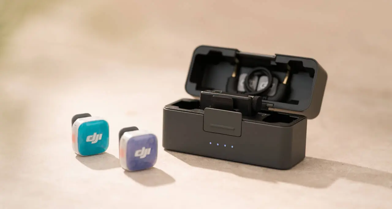 Зарядный кейс DJI Mic Mini 2S с двумя передатчиками в сменных цветных крышках