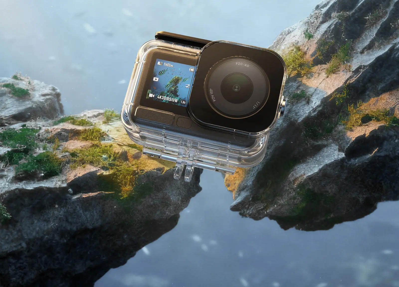 DJI Osmo Action 6 в боксе Telesin S4-WTP-12 у скалы над водой