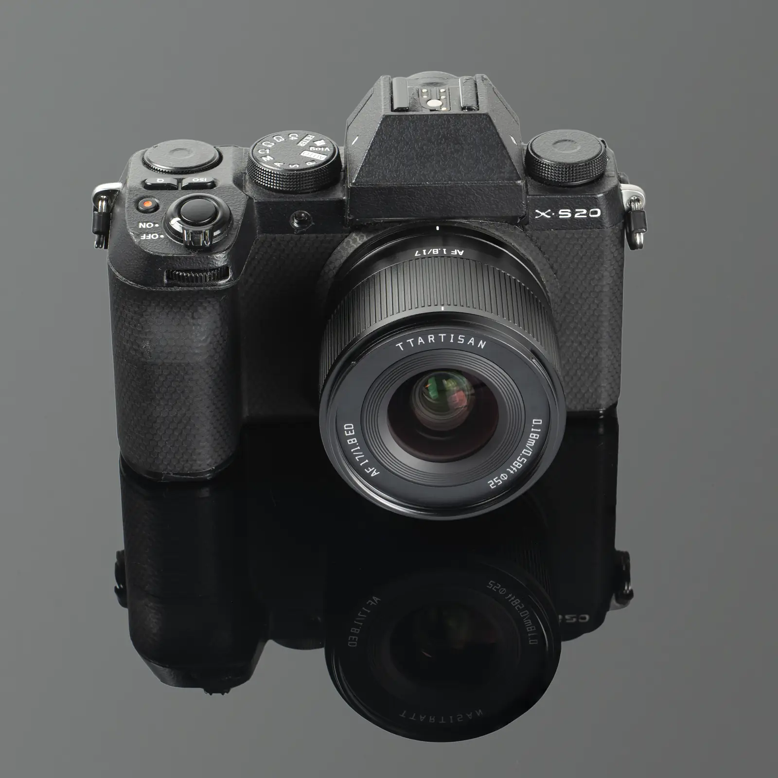 Объектив TTArtisan AF 17 мм F1.8 установлен на камере Fujifilm X-S20
