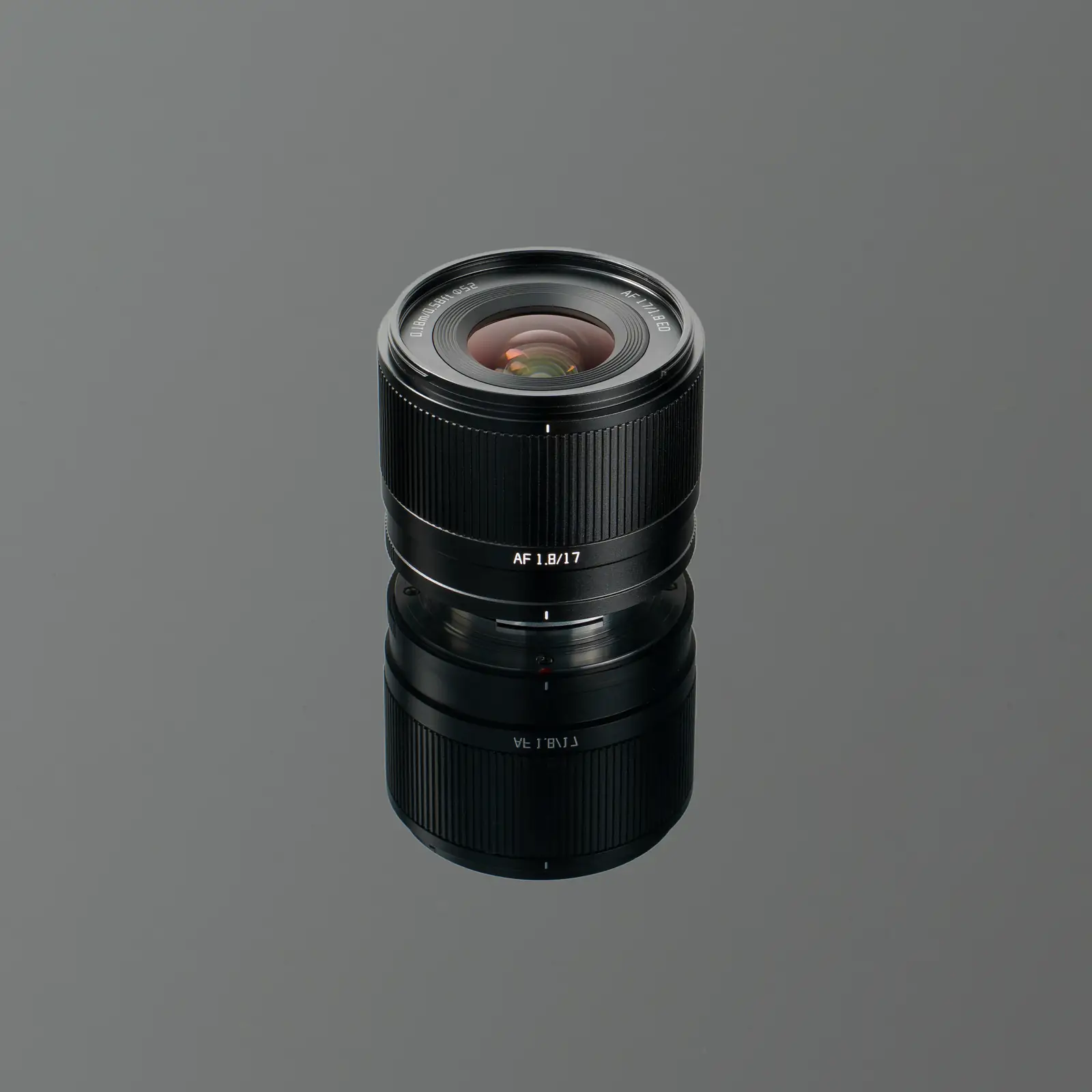 Объектив TTArtisan AF 17 мм F1.8 для Sony E — вид спереди