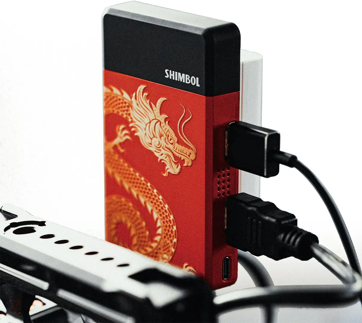 Сквозной HDMI-выход Shimbol TP Mini на клетке камеры