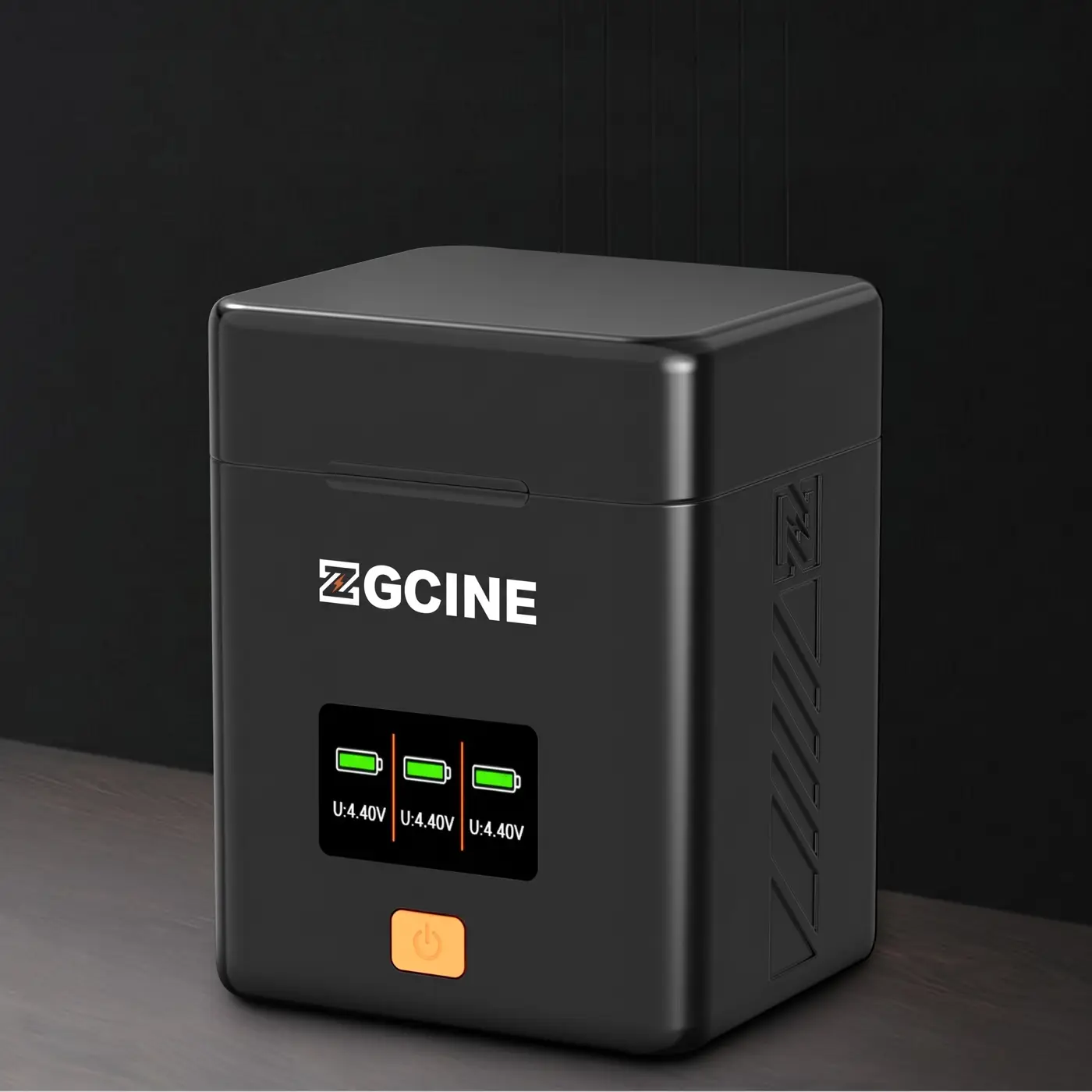 OLED-дисплей кейса ZGCINE PS-GP13 крупным планом с индикацией трёх слотов