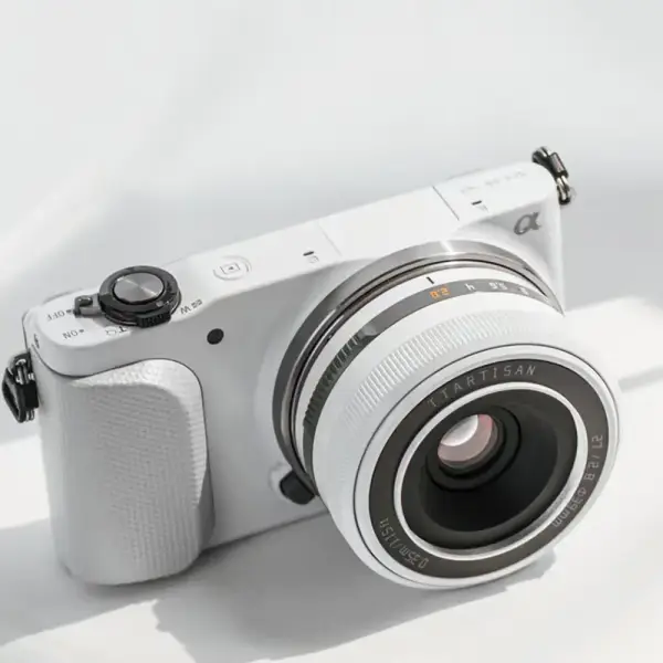 Объектив TTartisan AF 27 мм F2.8 APS-C для Sony E Limited Edition белый