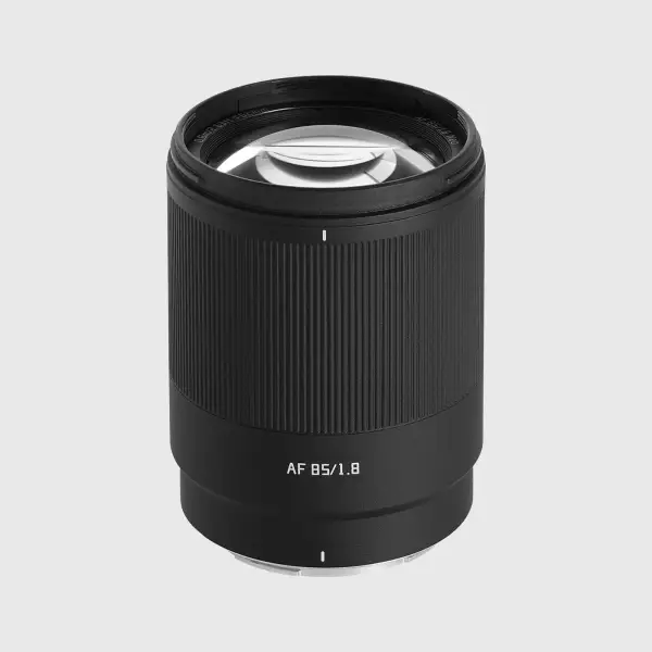 Объектив TTArtisan AF 85 мм F1.8 Neo — вид спереди, резьба под фильтр 62 мм