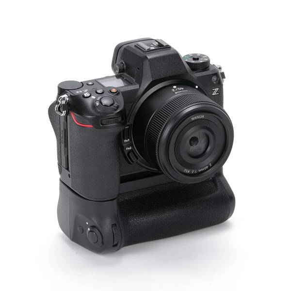 Nikon Z6 III с рукояткой Kingma MB-N14