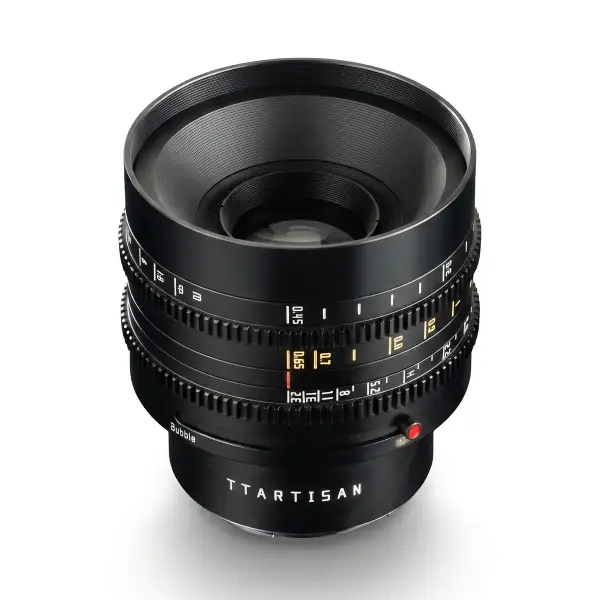 Объектив TTartisan 50 мм T2.1 Full Frame Cine Dual-Bokeh для Sony E — вид сверху под углом, передняя линза и шкалы