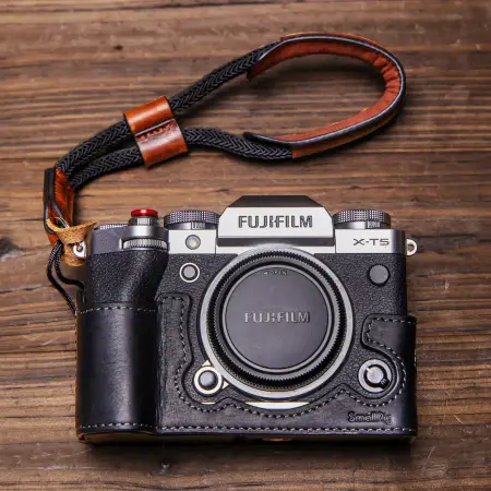 Половинный чехол SmallRig с ремешком для Fujifilm X-T5 3927