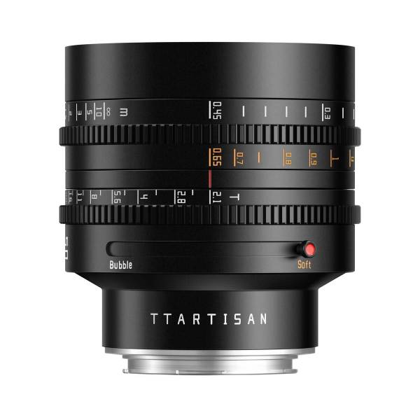 Объектив TTartisan 50 мм T2.1 Full Frame Cine Dual-Bokeh для L mount — вид сбоку на белом фоне, шкалы фокуса и диафрагмы