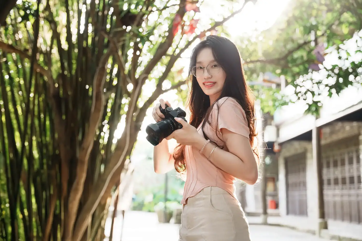 Съёмка на камеру Fujifilm с объективом TTArtisan AF 75 мм F2 в парке
