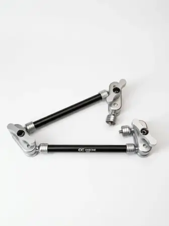 Шаровые шарниры держателя OneCine Magic Arm D56 с лого крупным планом