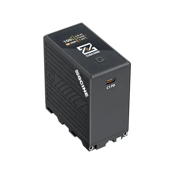 Аккумулятор ZGCINE NPF970 — вид сзади с портом USB-C, белый фон
