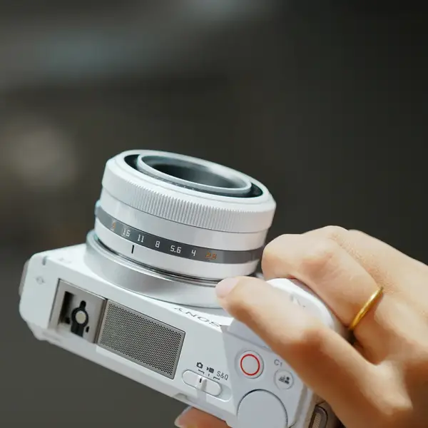 Объектив TTartisan AF 27 мм F2.8 APS-C для Sony E Limited Edition белый
