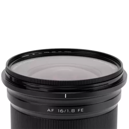 Светофильтр Viltrox MC UV 58 мм на объективе