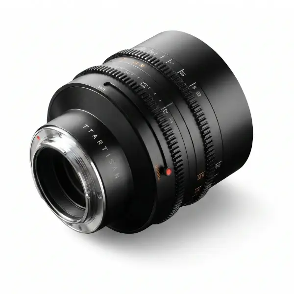 Объектив TTartisan 85 мм T2.1 Full Frame Cine Dual-Bokeh для Sony E — вид сзади на байонет Sony E, белый фон