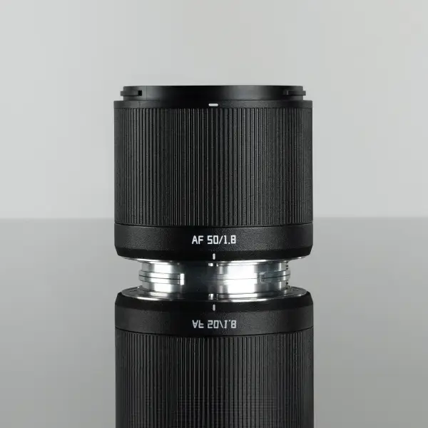 Объектив TTartisan AF 50 мм f1.8 Neo для Sony E — вид спереди