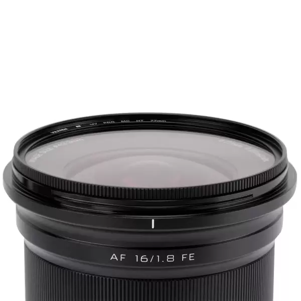 Светофильтр Viltrox MC UV 67 мм на объективе