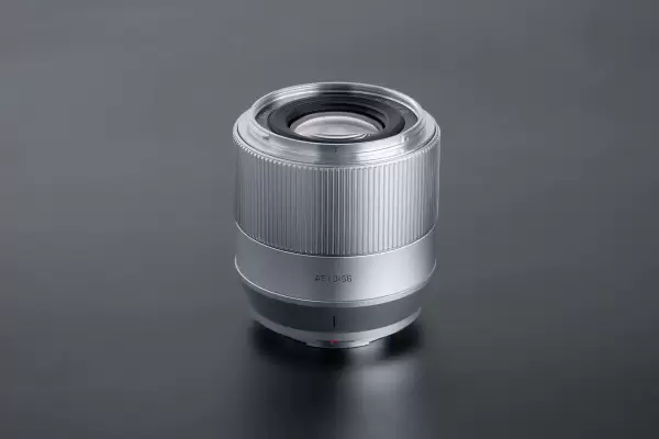 Объектив TTartisan AF 56 мм F1.8 APS-C для Sony E серебро