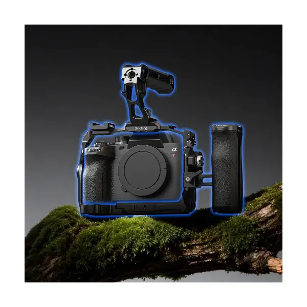 Клетка SmallRig 6704 Advanced на камере Sony A7R VI