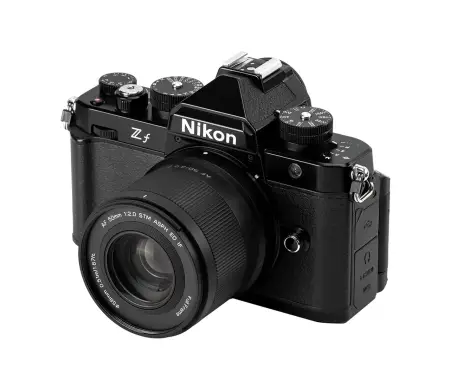 Объектив Viltrox AF 50 мм F2.0 AIR Z для Nikon Z с камерой