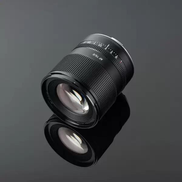 Объектив TTartisan AF 75 мм F2 для L mount Full Frame Объектив TTartisan AF 75 мм F2 для L mount Full Frame