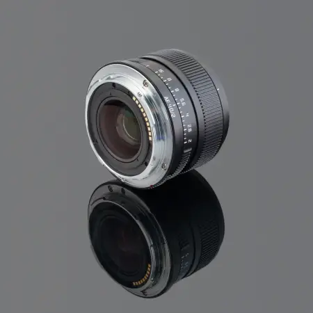 Объектив TTArtisan AF 40 мм F2 для L mount — байонет с электронными контактами, вид сзади