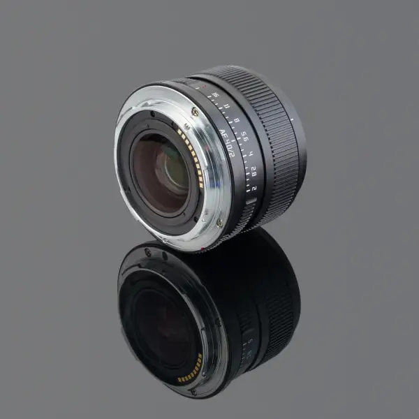 Объектив TTArtisan AF 40 мм F2 для L mount — байонет с электронными контактами, вид сзади