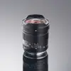 Объектив TTArtisan 14 мм F2.8 ASPH для L-mount — вид в три четверти сверху, кольца фокусировки и диафрагмы